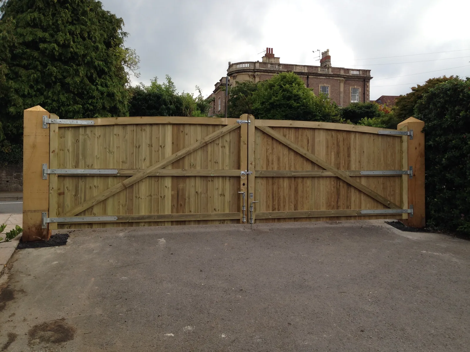 20ft driveway gates installed with oak posts