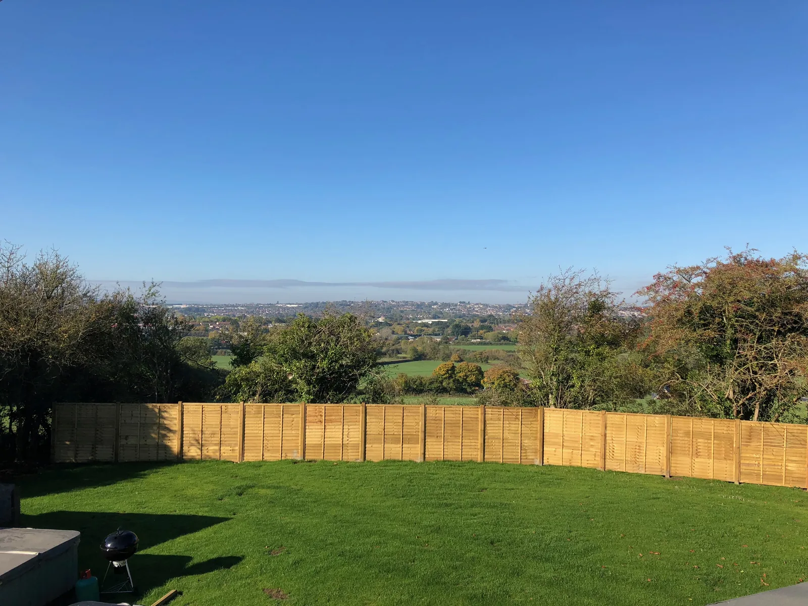 Overlap panel fencing with 4x4 wooden posts
