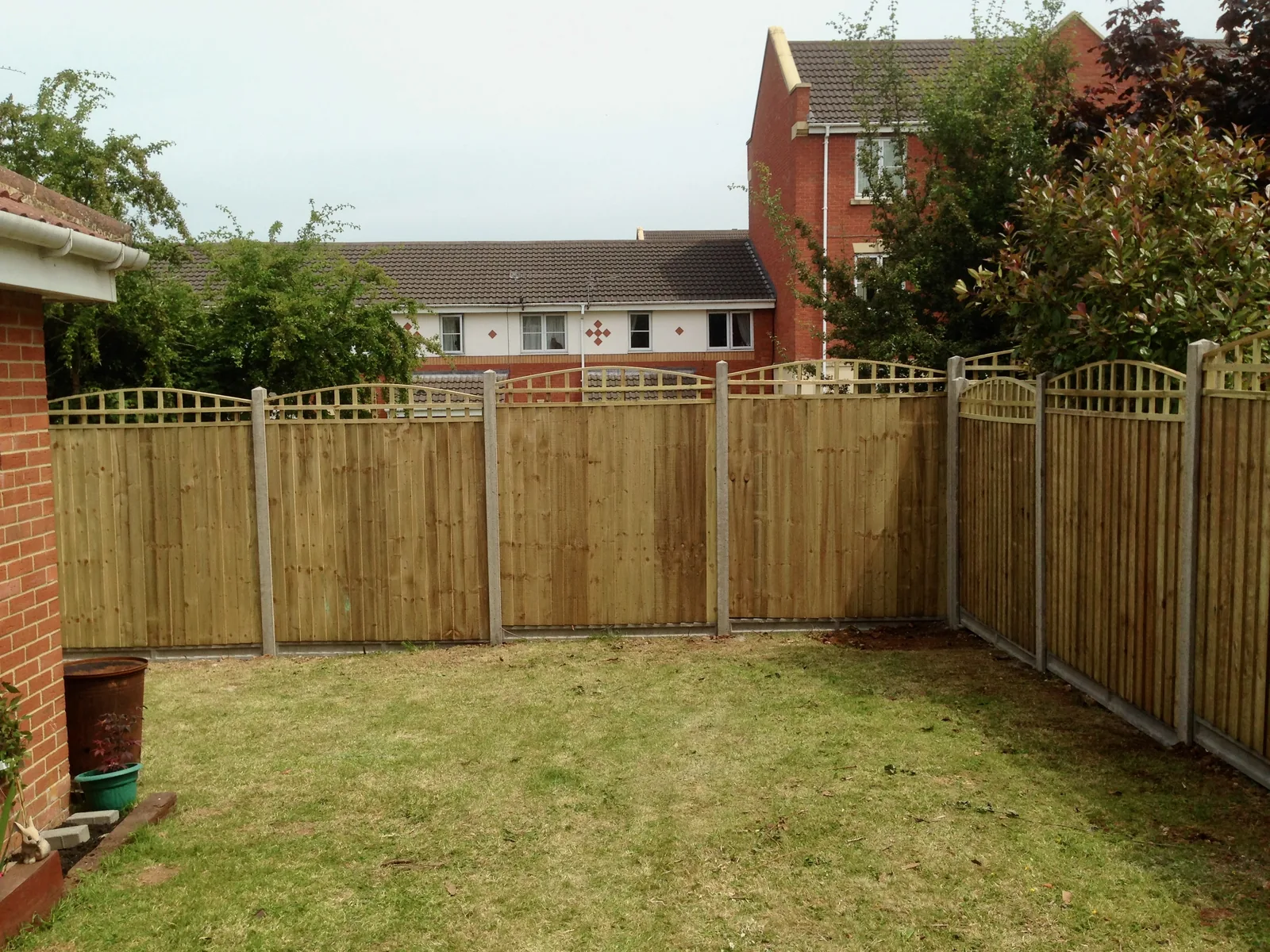 Trellis top closeboard panels with concrete posts