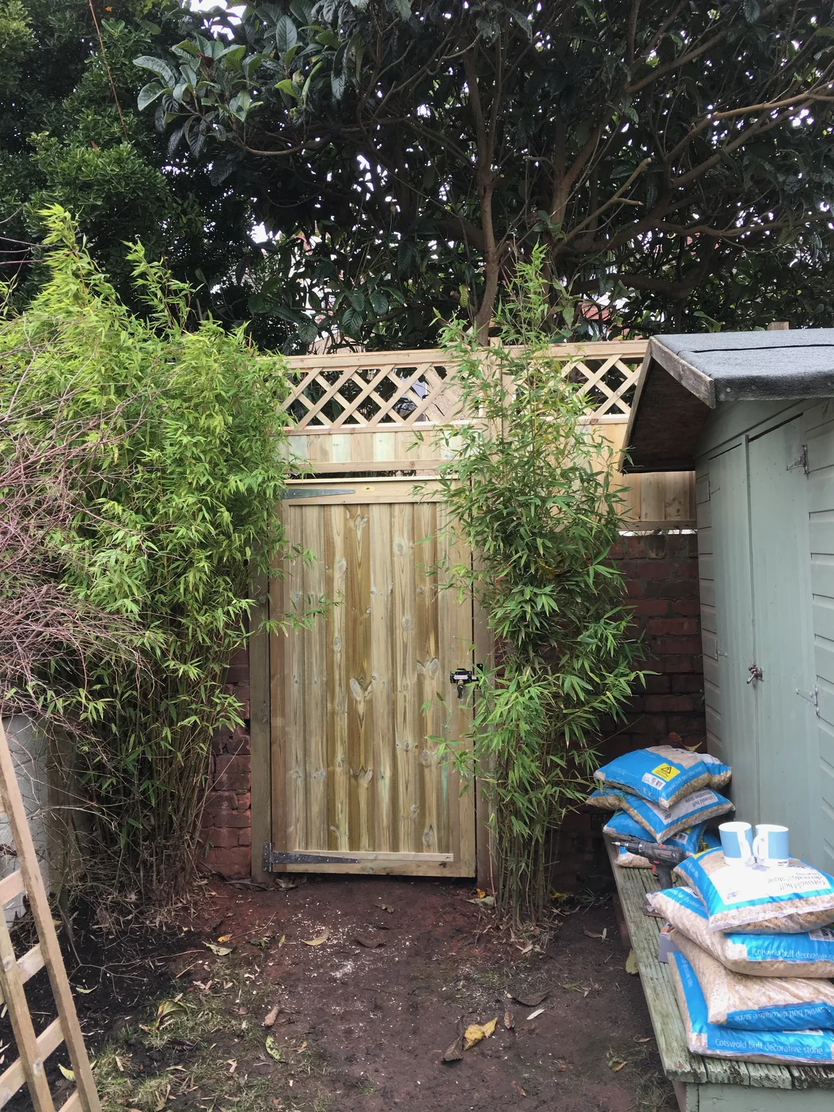 T&G side gate