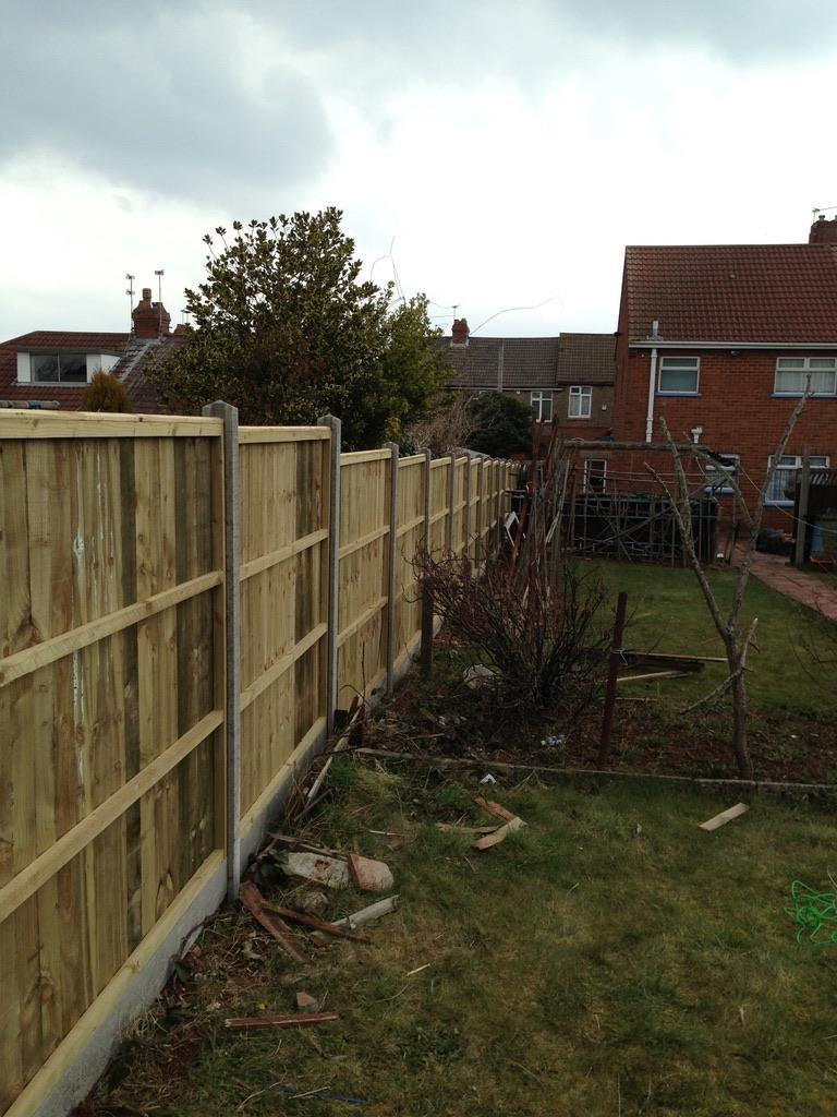 Heavy-Duty Featheredge with Concrete Posts